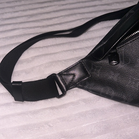 Louis Vuitton Discovery Bumbag PM - Picture 3 of 10